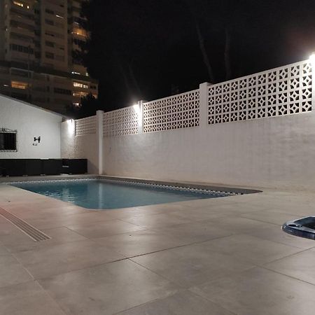 Villa Con Piscina A Un Paso De La Playa Benidorm Kültér fotó